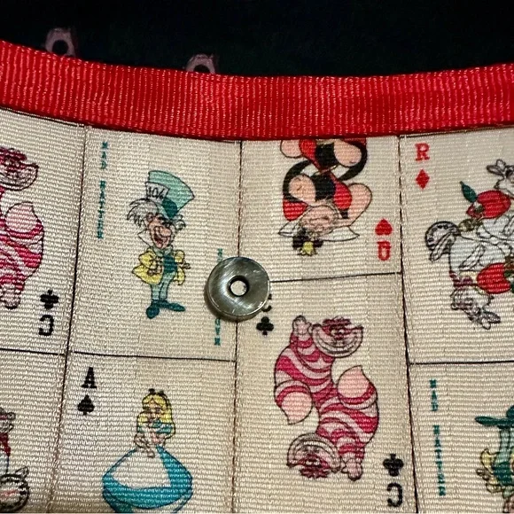 Harveys Seatbelt Bags X Disney - Queen of Hearts Foldover Purse - Picture 9 of 11
